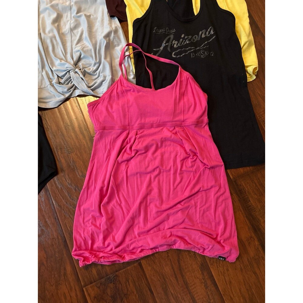 15-Piece Women’s Size M Clothing Bundle – Tops, Blouses & Activewear - Picture 5 of 5